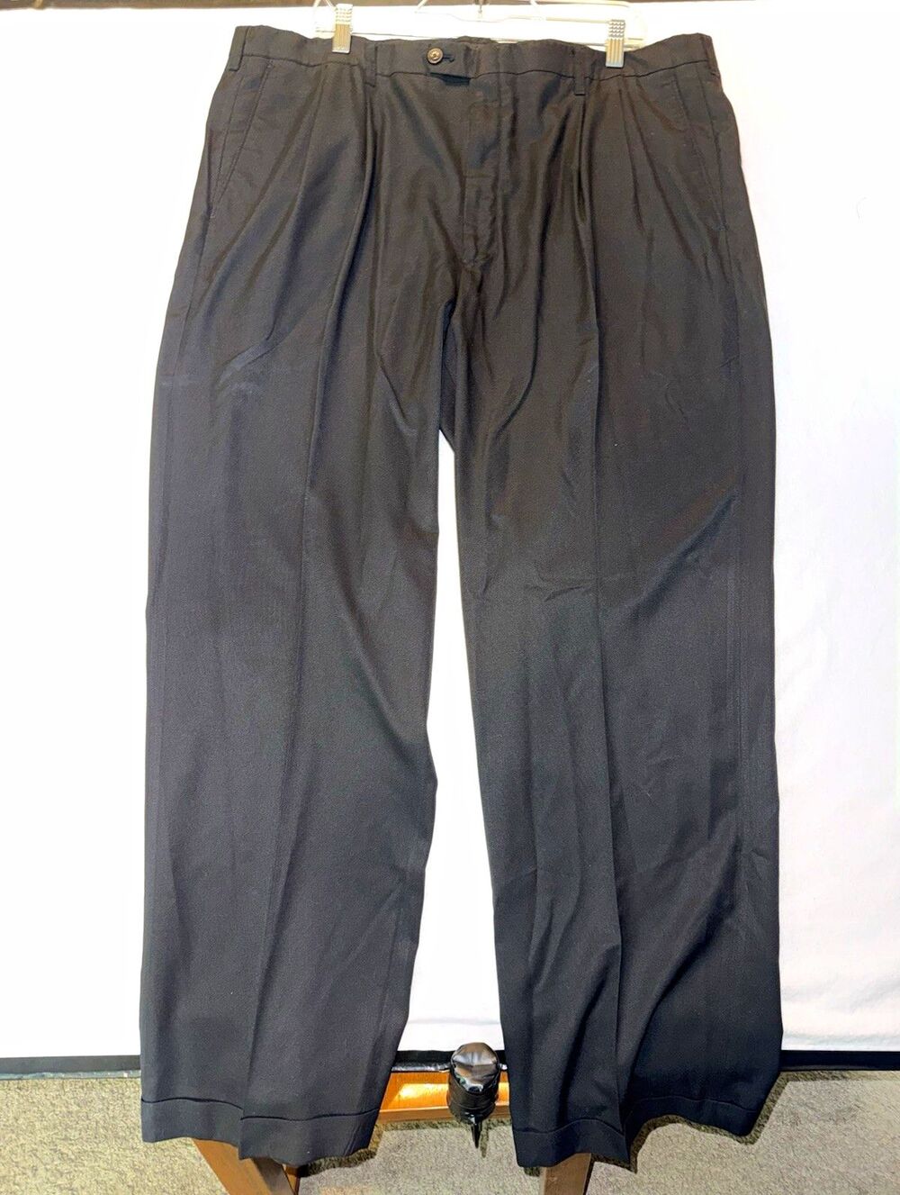 Haggar Black Dress Pants - Classic Fit Straight Leg Pleated Twill Pockets 44W